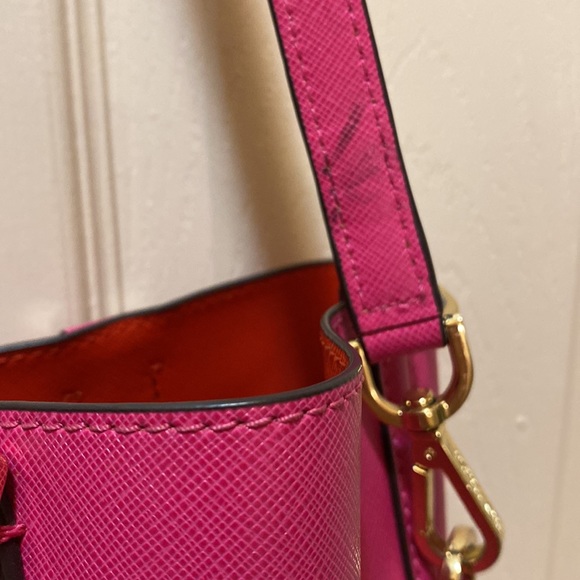 Michael Kors Fuchsia Leather Medium Tote pre-loved. - Picture 9 of 13